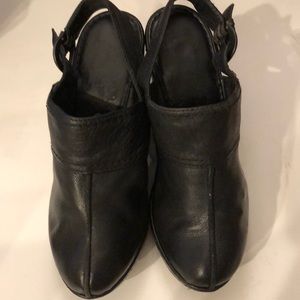 Born leather upper Mule with straps shoe’s Collection👠